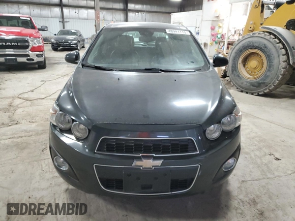 2014 Chevrolet Sonic LTZ z VIN 1G1JE6SB8E4233382, wystawiony jako Copart lot #48941115 z przebiegiem 95 876 mil mil oraz Szkoda całkowita • Salvage title. Historia ofert i sprzedaży dostępna na DreamBid. Obrazek 5.