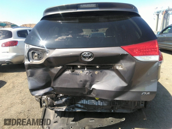 2014 Toyota Sienna XLE with VIN 5TDYK3DC2ES418860, listed as a IAAI auction lot 40139260 with 67,599 mi miles and . Bid and sale history available at DreamBid. Image 17.