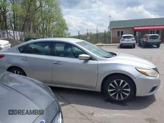 2017 Nissan Altima S z VIN 1N4AL3AP4HC288839, wystawiony jako IAAI lot #42162440 z przebiegiem 222 000 mil mil oraz . Historia ofert i sprzedaży dostępna na DreamBid. Obrazek 14.
