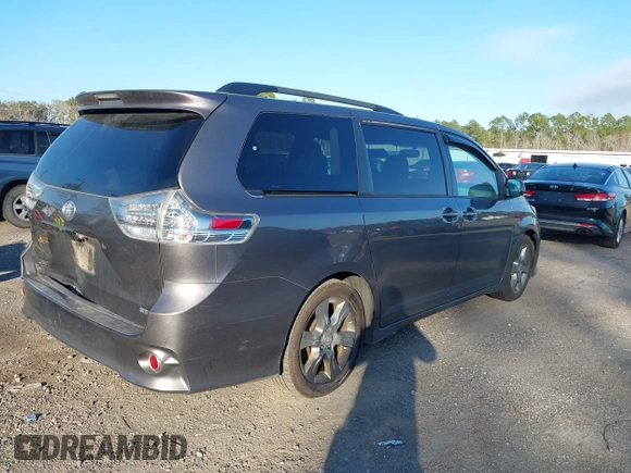 2012 Toyota Sienna SE with VIN 5TDXK3DC9CS189005, listed as a IAAI auction lot 41482337 with 267,618 mi miles. Bid and sale history available at carsss.com. Image 4.