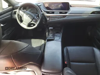 2021 Lexus ES 300h z VIN 58ADA1C1XMU007534, wystawiony jako Copart lot #47998405 z przebiegiem Nie podano mil oraz Szkoda całkowita • Salvage title. Historia ofert i sprzedaży dostępna na DreamBid. Obrazek 8.