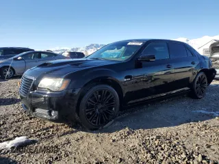 2011 Chrysler 300 C z VIN 2C3CA6CT0BH573700, wystawiony jako Copart lot #45715125 z przebiegiem 84 749 mil mil oraz Szkoda całkowita • Salvage title. Historia ofert i sprzedaży dostępna na DreamBid. Obrazek 1.