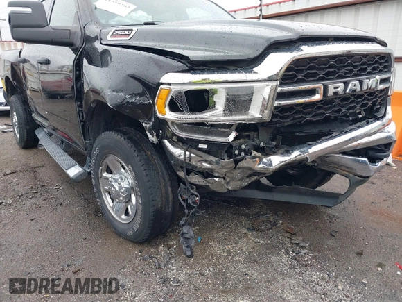 2023 Ram 2500 Tradesman z VIN 3C6UR5CL9PG593221, wystawiony jako IAAI lot #41959202 z przebiegiem 29 303 mil mil oraz . Historia ofert i sprzedaży dostępna na DreamBid. Obrazek 6.