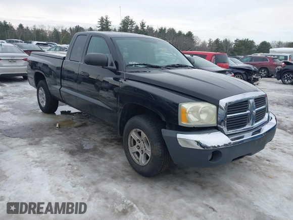 2005 Dodge Dakota SLT with VIN 1D7HE42K75S140168, listed as a IAAI auction lot 41581634 with 121,983 mi miles and . Bid and sale history available at carsss.com. Image 1.