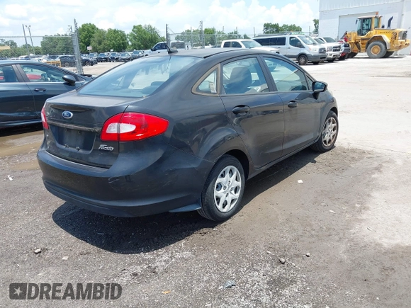 2013 Ford Fiesta SE z VIN 3FADP4BJ8DM218657, wystawiony jako IAAI lot #42361329 z przebiegiem 96 547 mil mil oraz . Historia ofert i sprzedaży dostępna na DreamBid. Obrazek 4.