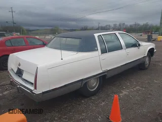 1993 Cadillac Fleetwood z VIN 1G6DW527XPR723385, wystawiony jako IAAI lot #41925057 z przebiegiem 193 595 mil mil oraz . Historia ofert i sprzedaży dostępna na DreamBid. Obrazek 4.