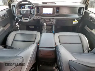 2023 Ford Bronco z VIN 1FMDE5BH0PLB83665, wystawiony jako Copart lot #60420145 z przebiegiem 16 678 mil mil oraz Czysty tytuł • Clean title. Historia ofert i sprzedaży dostępna na DreamBid. Obrazek 8.