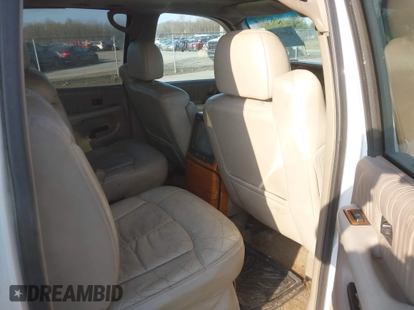 2002 GMC Yukon XL SLT with VIN 3GKFK16Z32G215746, listed as a IAAI auction lot 42097959 with 233,023 mi miles. Bid and sale history available at carsss.com. Image 8.