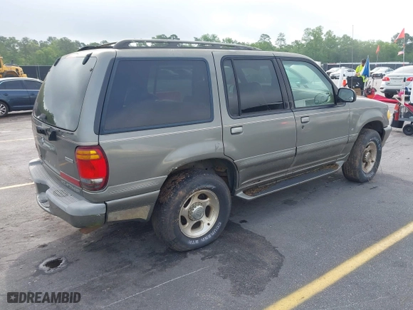2000 Mercury Mountaineer with VIN 4M2ZU86P8YUJ07066, listed as a IAAI auction lot 42114617 with 233,146 mi miles. Bid and sale history available at carsss.com. Image 4.