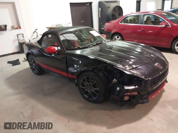2018 FIAT 124 Spider Classica z VIN JC1NFAEK8J0133673, wystawiony jako IAAI lot #41596589 z przebiegiem 55 703 mil mil oraz . Historia ofert i sprzedaży dostępna na DreamBid. Obrazek 1.