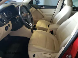 2012 Volkswagen Tiguan SE z VIN WVGAV7AX9CW002143, wystawiony jako Copart lot #55820395 z przebiegiem 174 356 mil mil oraz Czysty tytuł • Clean title. Historia ofert i sprzedaży dostępna na DreamBid. Obrazek 7.