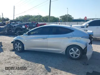 2015 Hyundai Elantra SE z VIN 5NPDH4AE8FH590181, wystawiony jako IAAI lot #42107147 z przebiegiem 107 083 mil mil oraz . Historia ofert i sprzedaży dostępna na DreamBid. Obrazek 14.