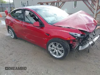 2021 Tesla Model Y Long Range z VIN 5YJYGDEE3MF173321, wystawiony jako IAAI lot #42163343 z przebiegiem 46 569 mil mil oraz . Historia ofert i sprzedaży dostępna na DreamBid. Obrazek 1.