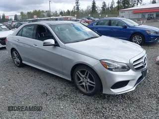 2016 Mercedes-Benz E 350 Luxury z VIN WDDHF8JB2GB204402, wystawiony jako IAAI lot #42078293 z przebiegiem 80 775 mil mil oraz . Historia ofert i sprzedaży dostępna na DreamBid. Obrazek 1.