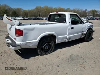2001 GMC Sonoma SL with VIN 1GTCS145918232411, listed as a Copart auction lot 50395475 with 0 mi miles and Salvage Title. Bid and sale history available at carsss.com. Image 3.