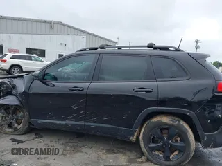 2017 Jeep Cherokee High Altitude z VIN 1C4PJMDS2HW569245, wystawiony jako IAAI lot #42365849 z przebiegiem 96 467 mil mil oraz . Historia ofert i sprzedaży dostępna na DreamBid. Obrazek 14.