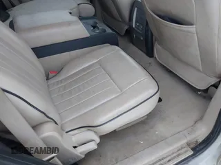 2006 Lincoln Navigator Luxury with VIN 5LMFU285X6LJ28062, listed as a IAAI auction lot 41288717 with 178,371 mi miles. Bid and sale history available at carsss.com. Image 8.
