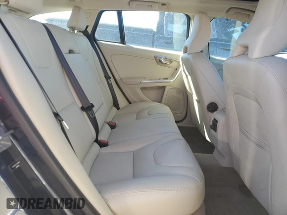 2015 Volvo V60 z VIN YV1612SC3F1188973, wystawiony jako Copart lot #39475764 z przebiegiem Nie podano mil oraz . Historia ofert i sprzedaży dostępna na DreamBid. Obrazek 10.