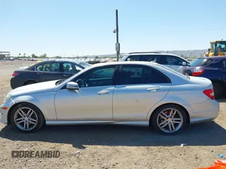 2014 Mercedes-Benz C 250 Sport с VIN WDDGF4HB1EA933861, выставлен на аукционе IAAI как лот 42518063 с пробегом 193 736 миль миль и . История ставок и продаж доступна на DreamBid. Изображение 14.