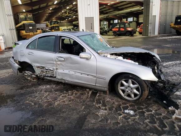 2003 Mercedes-Benz C 240 z VIN WDBRF81J43F408657, wystawiony jako Copart lot #43817805 z przebiegiem Nie podano mil oraz Szkoda całkowita • Salvage title. Historia ofert i sprzedaży dostępna na DreamBid. Obrazek 4.
