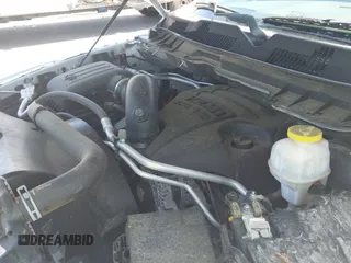 2018 Ram 1500 Big Horn z VIN 1C6RR7LT1JS276230, wystawiony jako IAAI lot #42501686 z przebiegiem 158 840 mil mil oraz . Historia ofert i sprzedaży dostępna na DreamBid. Obrazek 19.