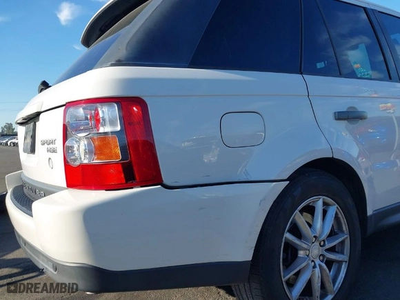 2008 Land Rover Range Rover Sport HSE with VIN SALSK25418A172112, listed as a IAAI auction lot 41831563 with 166,682 mi miles. Bid and sale history available at carsss.com. Image 6.