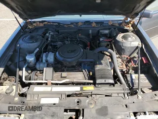 1986 Cadillac DeVille z VIN 1G6CD6984G4341470, wystawiony jako Copart lot #52592805 z przebiegiem 24 359 mil mil oraz Czysty tytuł • Clean title. Historia ofert i sprzedaży dostępna na DreamBid. Obrazek 11.