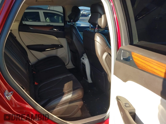 2015 Lincoln MKC z VIN 5LMCJ1A90FUJ40816, wystawiony jako IAAI lot #41674923 z przebiegiem 76 394 mil mil oraz . Historia ofert i sprzedaży dostępna na DreamBid. Obrazek 8.