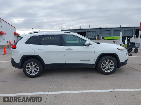 2017 Jeep Cherokee Latitude z VIN 1C4PJMCS0HW547004, wystawiony jako IAAI lot #42286345 z przebiegiem 153 186 mil mil oraz . Historia ofert i sprzedaży dostępna na DreamBid. Obrazek 13.