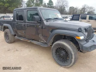 2020 Jeep Gladiator Sport S with VIN 1C6HJTAG2LL151865, listed as a IAAI auction lot 41649805 with 117,093 mi miles. Bid and sale history available at carsss.com. Image 1.