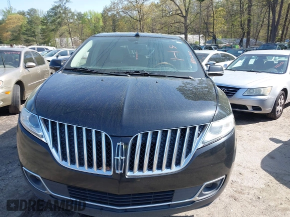 2013 Lincoln MKX with VIN 2LMDJ6JK9DBL47557, listed as a IAAI auction lot 41922605 with 246,964 mi miles. Bid and sale history available at carsss.com. Image 6.