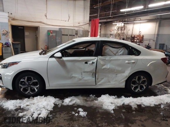 2021 Kia Forte FE with VIN 3KPF24AD5ME268116, listed as a IAAI auction lot 41546522 with 37,860 mi miles. Bid and sale history available at carsss.com. Image 6.