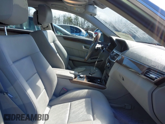 2013 Mercedes-Benz E-Class E 350 Luxury with VIN WDDHF8JB5DA673534, listed as a IAAI auction lot 41699534 with 120,173 mi miles. Bid and sale history available at carsss.com. Image 5.
