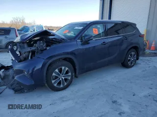 2021 Toyota Highlander XLE with VIN 5TDGZRBH5MS107592, listed as a Copart auction lot 54140165 with 4,957 mi miles and Salvage title. Bid and sale history available at DreamBid. Image 1.