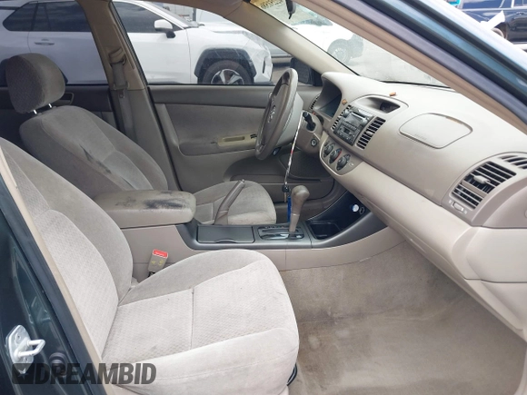 2002 Toyota Camry XLE z VIN 4T1BF32K82U530294, wystawiony jako IAAI lot #42251586 z przebiegiem Nie podano mil oraz . Historia ofert i sprzedaży dostępna na DreamBid. Obrazek 5.