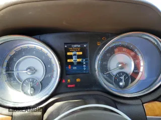2014 Chrysler 300 C z VIN 2C3CCAEG8EH212880, wystawiony jako Copart lot #53918505 z przebiegiem 113 577 mil mil oraz Szkoda całkowita • Salvage title. Historia ofert i sprzedaży dostępna na DreamBid. Obrazek 9.