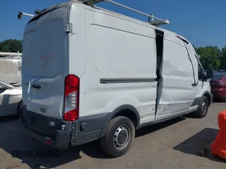 2015 Ford Transit Cargo z VIN 1FTNR2CM8FKA48994, wystawiony jako IAAI lot #42530112 z przebiegiem 207 506 mil mil oraz . Historia ofert i sprzedaży dostępna na DreamBid. Obrazek 6.