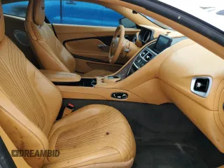 2017 Aston Martin DB11 z VIN SCFRMFAV2HGL00765, wystawiony jako Copart lot #87010474 z przebiegiem Nie podano mil oraz Nie do naprawy. Historia ofert i sprzedaży dostępna na DreamBid. Obrazek 7.