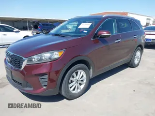 2019 Kia Sorento L z VIN 5XYPG4A32KG568841, wystawiony jako IAAI lot #41833435 z przebiegiem 103 426 mil mil oraz . Historia ofert i sprzedaży dostępna na DreamBid. Obrazek 2.