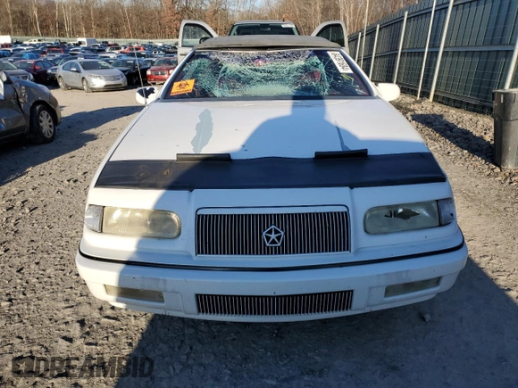 1993 Chrysler LeBaron z VIN 1C3XU4534PF654847, wystawiony jako Copart lot #84391684 z przebiegiem 129 520 mil mil oraz Szkoda całkowita • Salvage title. Historia ofert i sprzedaży dostępna na DreamBid. Obrazek 5.