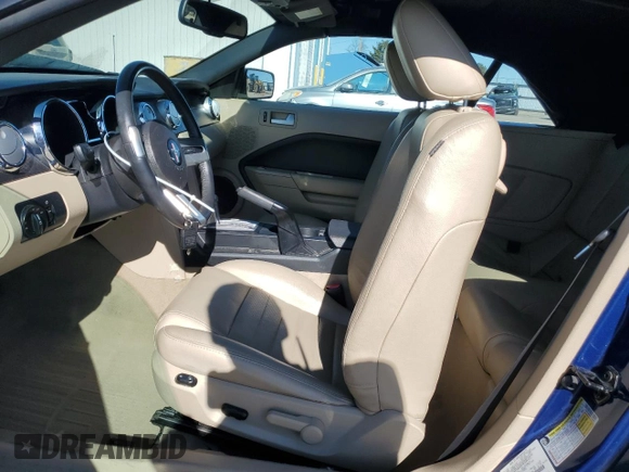 2008 Ford Mustang GT Deluxe z VIN 1ZVHT85H085155666, wystawiony jako Copart lot #47425595 z przebiegiem Nie podano mil oraz Szkody całkowita. Historia ofert i sprzedaży dostępna na DreamBid. Obrazek 7.