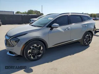2025 Kia Sportage SX-Prestige z VIN 5XYK53DF3SG311879, wystawiony jako Copart lot #52851015 z przebiegiem 4 777 mil mil oraz Szkoda całkowita • Salvage title. Historia ofert i sprzedaży dostępna na DreamBid. Obrazek 1.