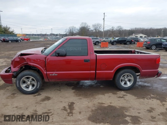 1998 Chevrolet S-10 with VIN 1GCCS144XWK264558, listed as a IAAI auction lot 41560611 with 216,629 mi miles. Bid and sale history available at carsss.com. Image 15.