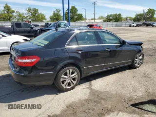 2010 Mercedes-Benz E 350 Luxury z VIN WDDHF8HB9AA102775, wystawiony jako Copart lot #54841885 z przebiegiem 124 106 mil mil oraz Szkoda całkowita • Salvage title. Historia ofert i sprzedaży dostępna na DreamBid. Obrazek 3.
