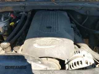 2003 Chevrolet Tahoe LT z VIN 1GNEC13Z33R190168, wystawiony jako IAAI lot #41858522 z przebiegiem 359 289 mil mil oraz . Historia ofert i sprzedaży dostępna na DreamBid. Obrazek 12.