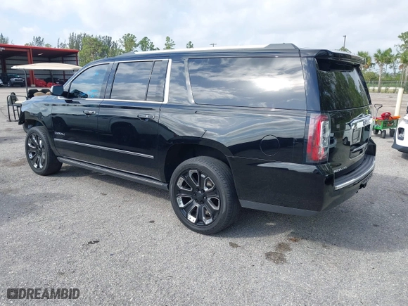 2018 GMC Yukon XL Denali with VIN 1GKS2HKJ0JR361463, listed as a IAAI auction lot 41713458 with 113,569 mi miles. Bid and sale history available at carsss.com. Image 3.