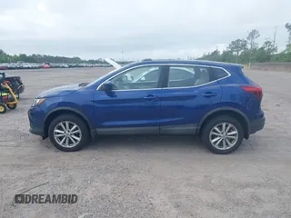 2017 Nissan Rogue Sport SL with VIN JN1BJ1CR7HW101392, listed as a IAAI auction lot 42142211 with 108,869 mi miles. Bid and sale history available at carsss.com. Image 14.