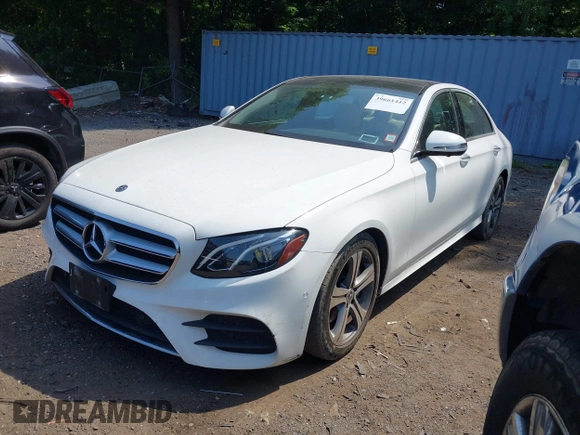 2020 Mercedes-Benz E-Class E 350 with VIN WDDZF8EB9LA756820, listed as a IAAI auction lot 39661412 with 124,468 mi miles. Bid and sale history available at carsss.com. Image 2.