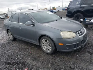 2007 Volkswagen Jetta Wolfsburg Edition с VIN 3VWEF71K07M187242, выставлен на аукционе IAAI как лот 40911182 с пробегом 144 067 миль миль и . История ставок и продаж доступна на DreamBid. Изображение 1.