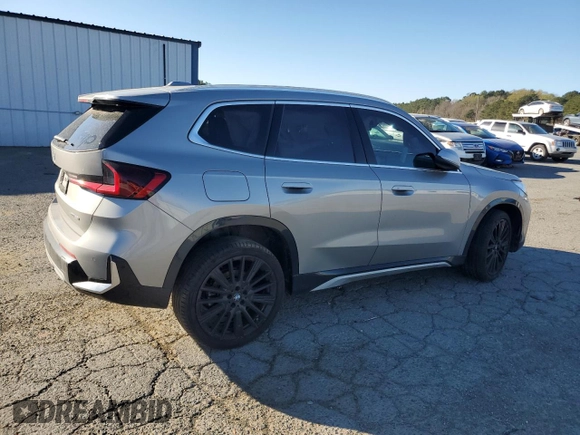 2024 BMW X1 xDrive28i с VIN WBX73EF0XR5Y44267, выставлен на аукционе Copart как лот 48799935 с пробегом 13 284 миль миль и Списание • Salvage title. История ставок и продаж доступна на DreamBid. Изображение 3.